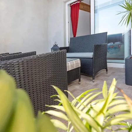 Lucy Апартаменты Хвар