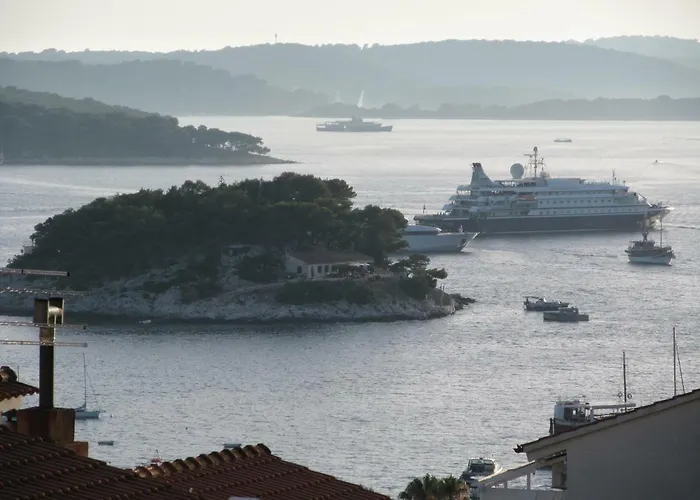 Lucy Апартаменты Хвар